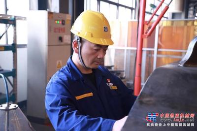 弧光飛舞，匠心閃耀——記徐工礦機焊接領(lǐng)域的“牛”人